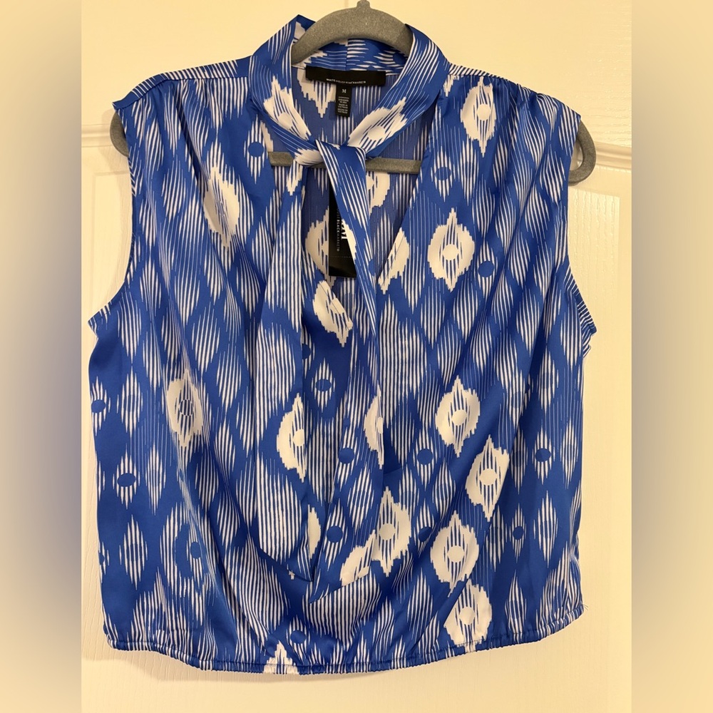 NWT White House Black Market Satin Surplice Tie-Neck Shell 💙🤍 SZ M-flateringgg